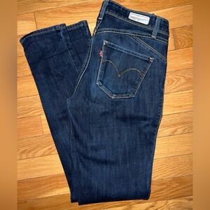 LEVIS - Dark Wash Jeans